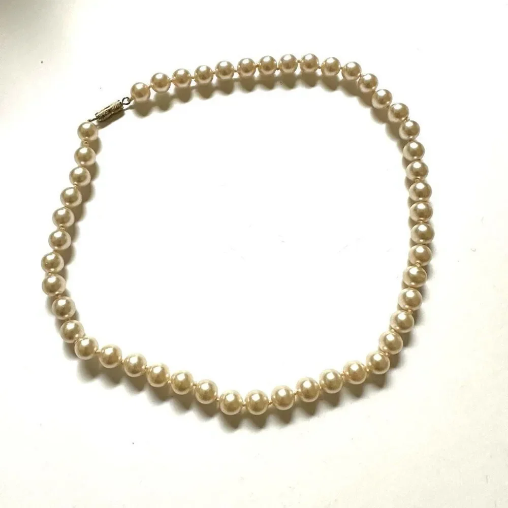 Faux pearl single strand necklace